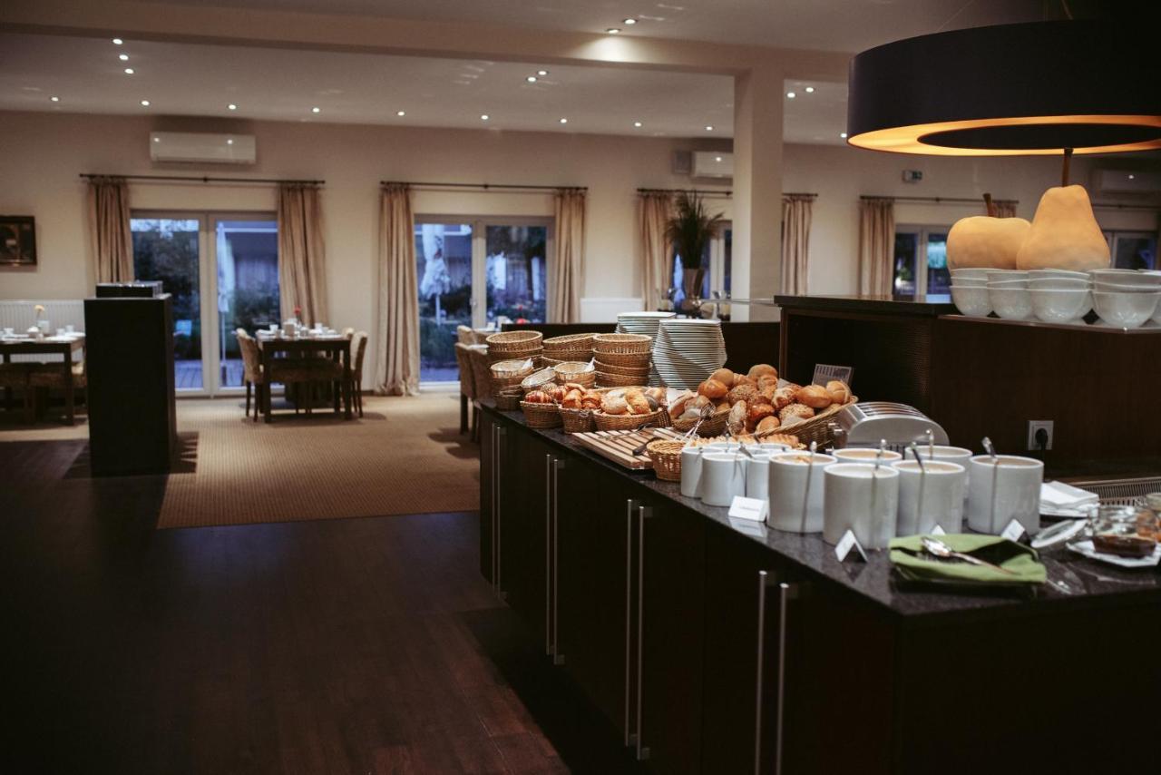 Hotel Am Schlosspark Garni Хузум Екстериор снимка