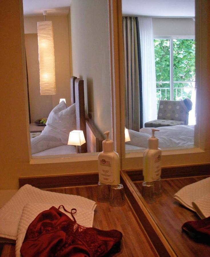 Hotel Am Schlosspark Garni Хузум Екстериор снимка